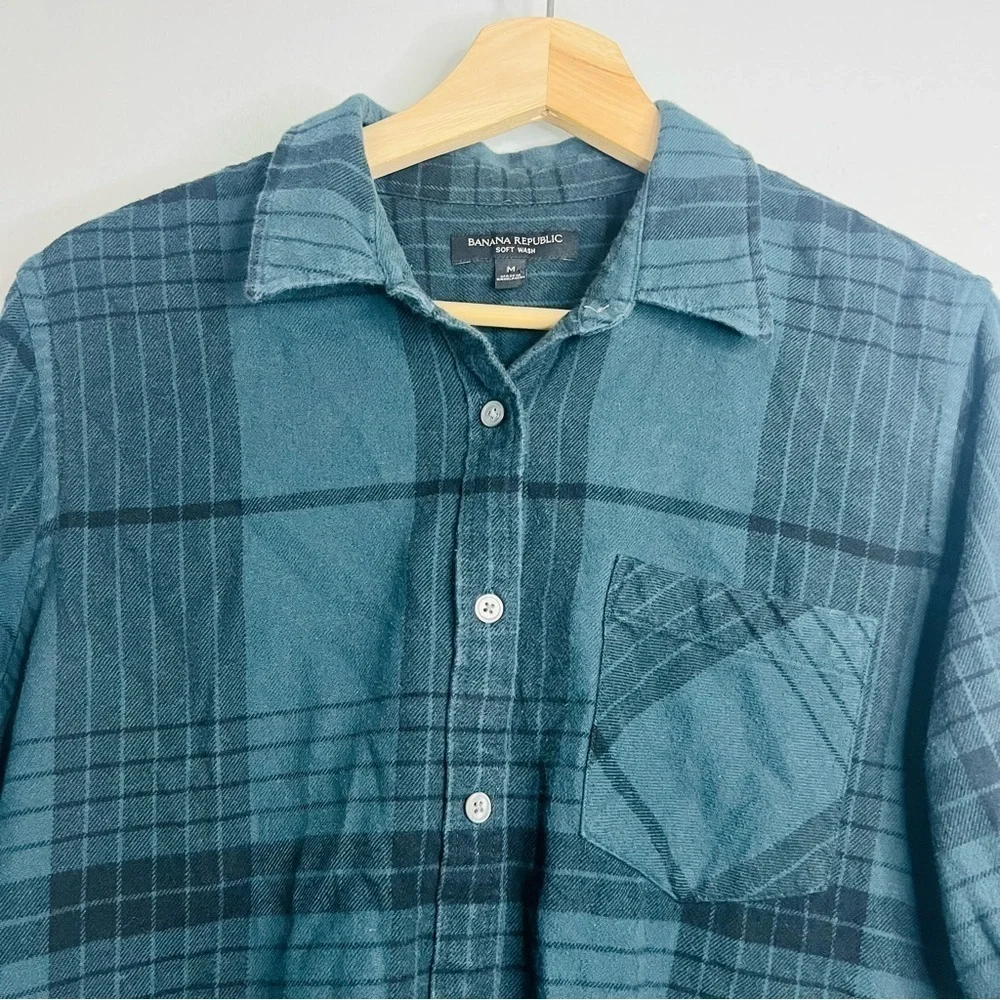 Banana Republic Navy/Black Plaid Soft Brushed Cotton Button Up Medium